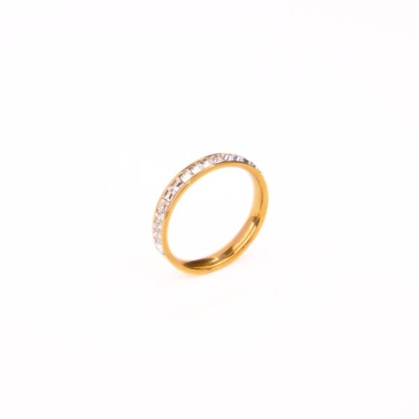 Anillo con Zircon de Acero Inoxidable Bañado en Oro de 18K